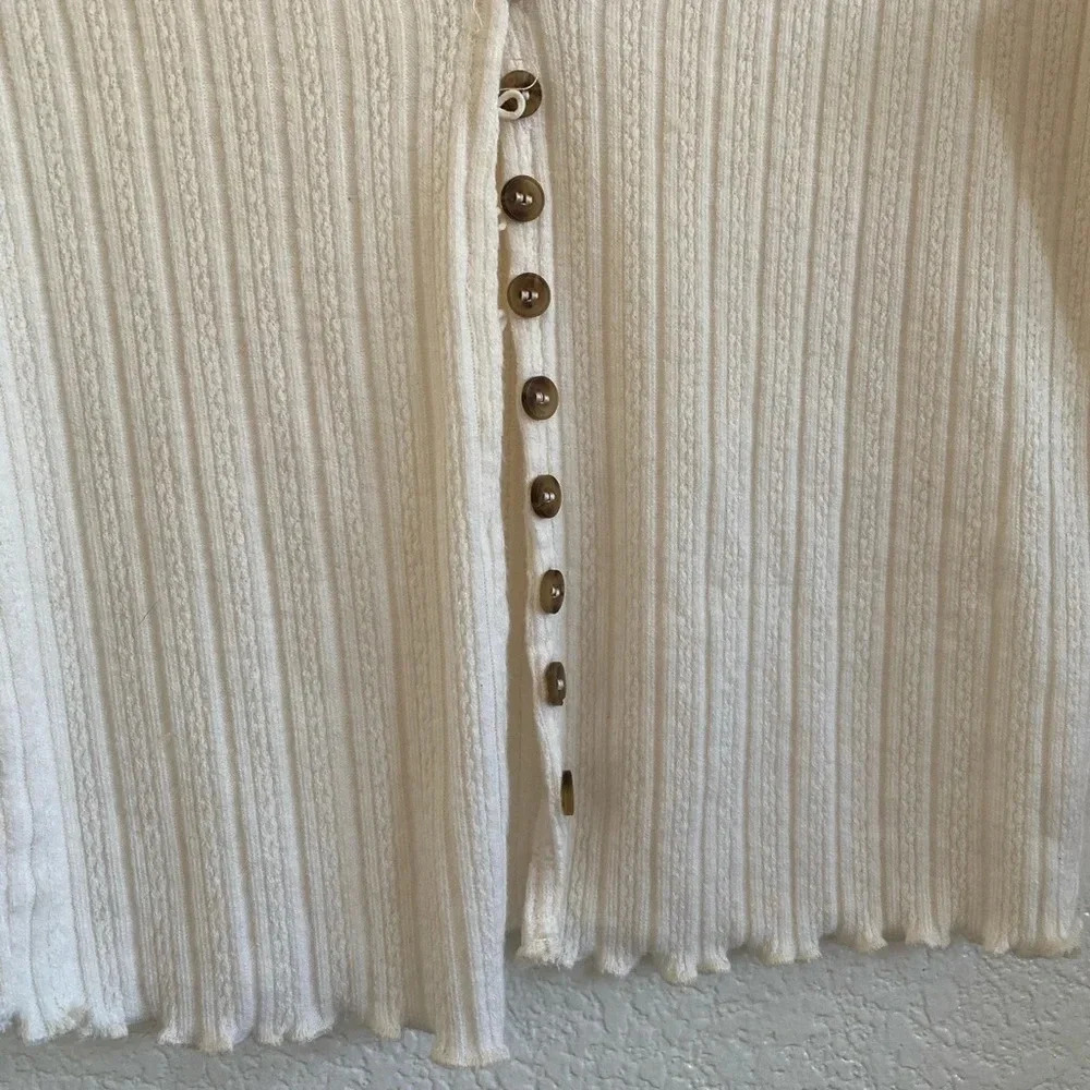 ❤️ Forever 21 Ribbed Button-Front Top size M - Picture 3 of 5